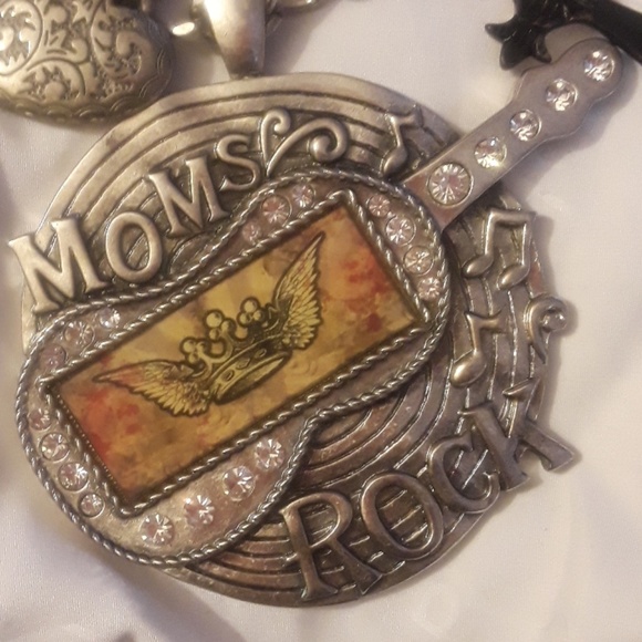 Vintage Necklace w/ Charms all around it - Picture 3 of 3